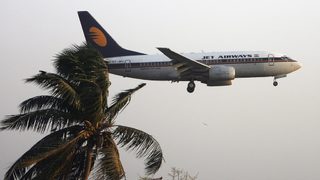 Кризата принуди Индия да допусне чужди авиокомпании в местната индустрия