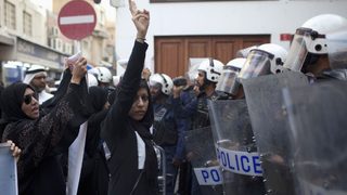 Служител на "Форс Индия" напусна Бахрейн след инцидент с протестиращи