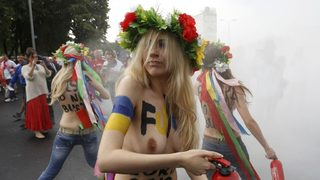 Фотогалерия: Полуголи украинки протестираха срещу Евро 2012