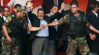 Военните в Египет предадоха властта на новия президент