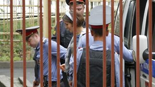 Pussy Riot са осъдени на 2 години затвор за "хулиганство и религиозна омраза" (обновена в 17 часа)