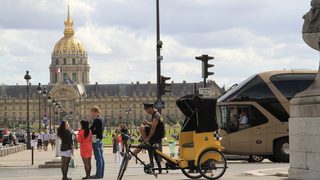 "Рикшите" в Париж - новите вело таксита
