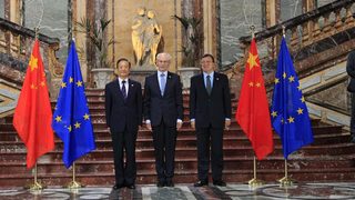 Китай настоя ЕС да вдигне оръжейното <span class="highlight">ембарго</span>