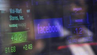 Инвеститори съдят Facebook заради провала на първичното публично предлагане