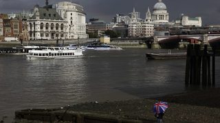 ЕС осъди Великобритания за изхвърляне на канални <span class="highlight">води</span>