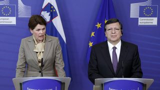 Словения работи денонощно, за да спаси банките си, увери премиерът