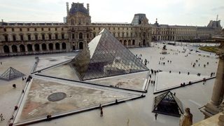 Лувърът затвори за ден заради джебчии, обран е парижки мост