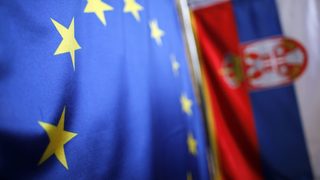 Министрите на ЕС препоръчаха Сърбия да започне преговори за еврочленство