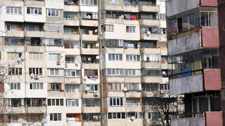 Българите живеят в собствени, но пренаселени жилища