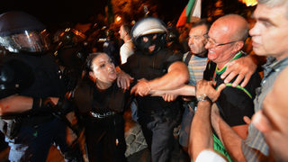 Прокуратурата проверява полицейско насилие и хулиганство на протестиращите