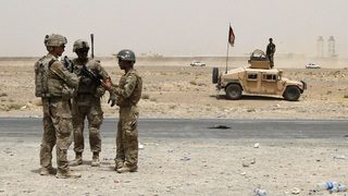 Полша намалява контингента си в Афганистан през октомври