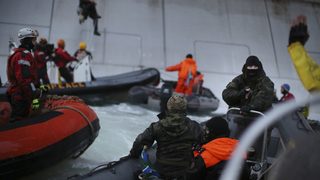 Русия ще съди екипажа на кораба на "Грийнпийс" за пиратство