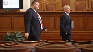 С 6 срещу 5 гласа КС реши: Пеевски е депутат