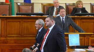 Конституционният съд не отговори дали Пеевски е бил едновременно депутат и председател на ДАНС
