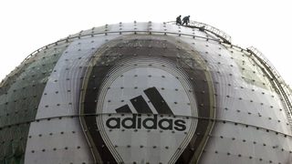 "Адидас" остава спонсор на световното по футбол до 2030 г.