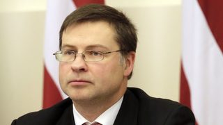 Латвийският премиер подаде оставка след срутването на търговския център (допълнена)