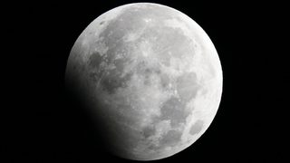 Японска компания иска да превърне Луната в електроцентрала