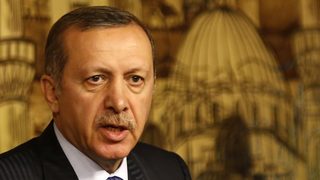 Обрат в Турция - Ердоган се сближава с армията