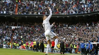 "Реал" (Мадрид) се наложи срещу "Гранада" и оглави Примера дивисион