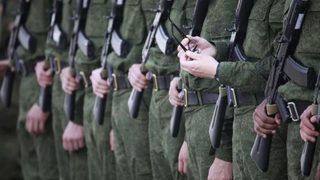 Русия е изпратила над 6000 войници в Украйна, заяви украински министър