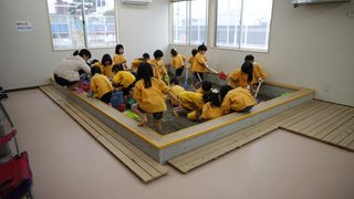 Фотогалерия: Децата на <span class="highlight">Фукушима</span> се борят с невидим враг