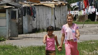 Министър <span class="highlight">Данов</span> предлага социален жилищен фонд да замени ромските гета