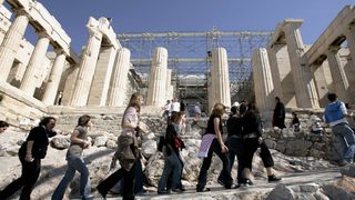 Гръцкият премиер поиска музеите да бъдат отворени по цял ден през лятото