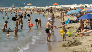 В края на април са първите търгове на министерството за наематели на плажове