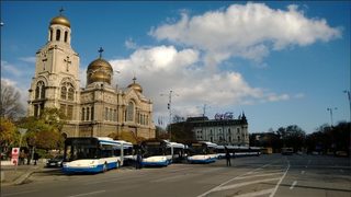 Паралелният свят на чиновника, или за глухата рибка, "златото" и "блатото"