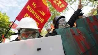 Истанбулската полиция използва сълзотворен газ, за да разпръсне неразрешена демонстрация