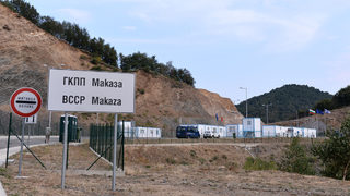 Километрична опашка от румънски автомобили при граничния пункт Маказа в посока Гърция