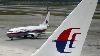 Части от самолет, които може да са от изчезналия полет МН370, бяха открити в Индийския океан