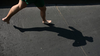 Американец постави световен рекорд за бягане без обувки