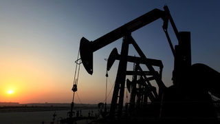 Цената на петрола ще се задържи ниска поне още 2 години, твърдят експерти