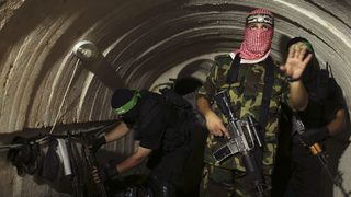 Фотогалерия: Тунелите на "Хамас" в Газа още работят