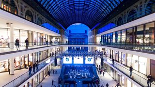 Фотогалерия: Легендарен <span class="highlight">мол</span> в Берлин бе възстановен за 1 млрд. евро