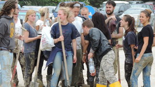 Община Бургас набира доброволци за разчистване след отмяната на бедственото положение