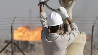 Цената на петрола спадна рязко преди днешната среща на ОПЕК