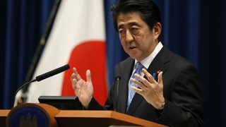 Заради новата рецесия японският премиер <span class="highlight">Абе</span> излиза на предсрочни избори през декември