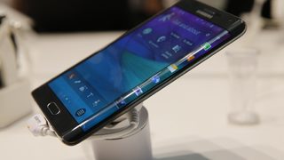 Samsung ще пусне устройство с гъвкав екран до края на следващата година