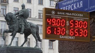 Централната банка на Русия опитва да спре <span class="highlight">паника</span> на валутния пазар