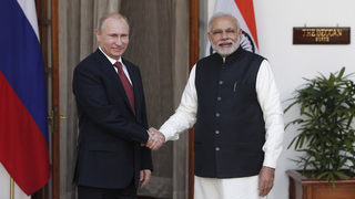 Русия се споразумя с Индия да изгради 12 ядрени реактора