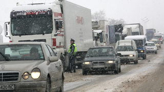 Пътната агенция предупреди шофьорите да внимават в лошото време