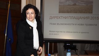 Няма риск за зърнената реколта след наводненията, увери министър Танева