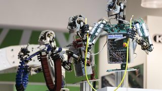 До 10 години роботите може да вършат до 25% от работата в заводите