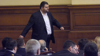 Прокуратурата бави сигнал срещу Пеевски от един от "убийците" му