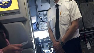 Цитат на деня: И пилотите имаме семейства и довечера ще се прибера у дома