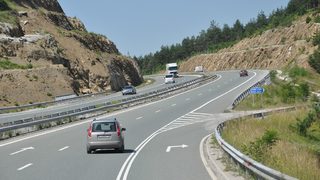 В Кюстендилско 10 пътни участъка са затворени или с ограничения