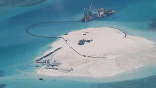 Китай строи "Великата пясъчна стена" в Южнокитайско море