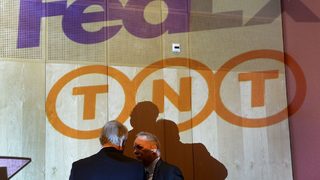 FedEx <span class="highlight">купува</span> холандската TNT Express за 4.4 милиарда евро, разширявайки дейността си в Европа